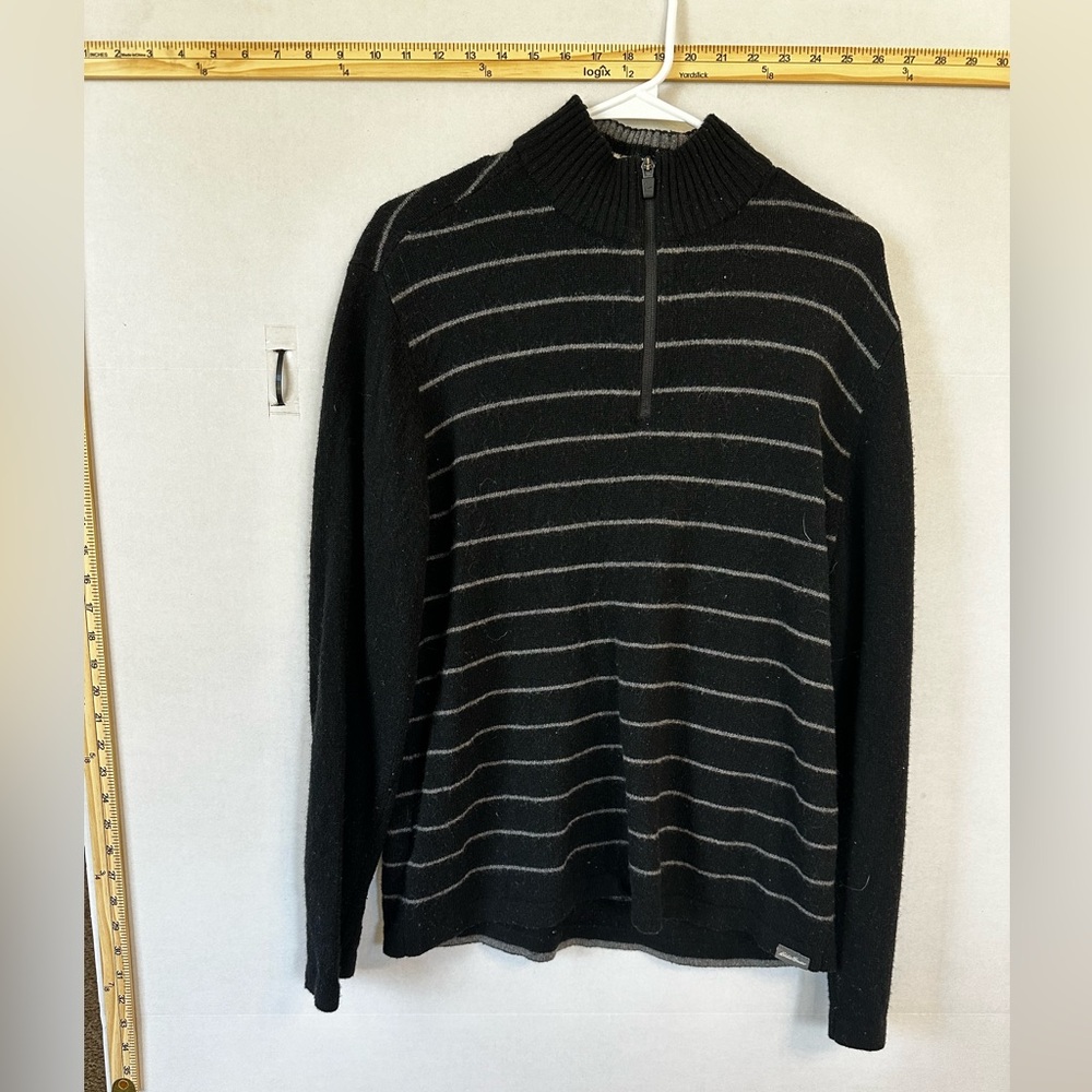 Men’s Eddie Bauer Black / Gray striped Quarter Zip
Size M